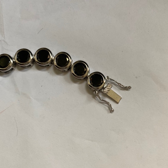 ❌ Black jeweled bracelet - Picture 3 of 5